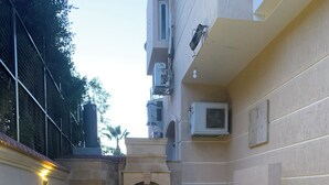 Outdoor dining - Gorgeous 5-bedroom home with pool and garden in 6th of October, Giza district. (Giza Governorate)