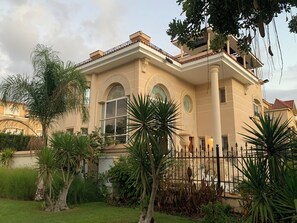Exterior - Gorgeous 5-bedroom home with pool and garden in 6th of October, Giza district. (Giza Governorate)