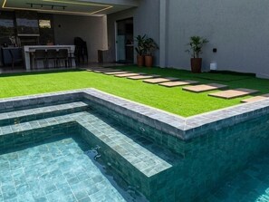 Tempat makan luar