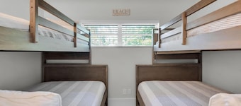 Islamorada Townhome with Direct Ocean Views, Dockage & Pool