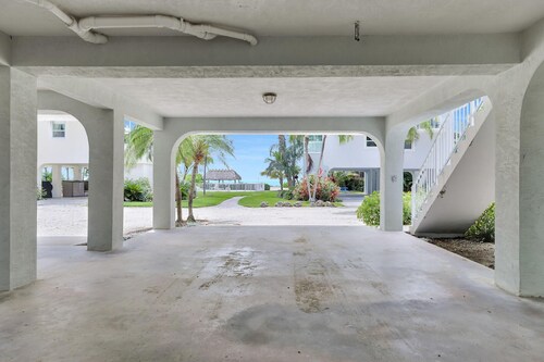 Islamorada Townhome with Direct Ocean Views, Dockage & Pool