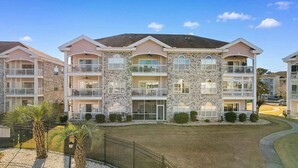 Exterior - Myrtle Beach Condo - Pool View - Near Golf & Beach (Myrtle Beach)