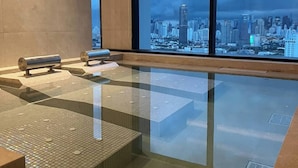 Slaapzaal, 1 slaapkamer, balkon, uitzicht op de stad | Spa