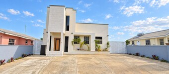 Stylish 2-Bedroom St. James Retreat Near Holetown & West Coast Beaches