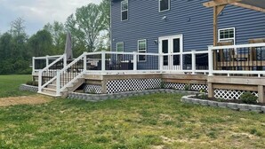 Exterior - Commissioning Week: Spacious 4+-bedroom house on 2 acres, pool & animal friendly (Lothian)