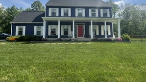 Exterior - Commissioning Week: Spacious 4+-bedroom house on 2 acres, pool & animal friendly (Lothian)