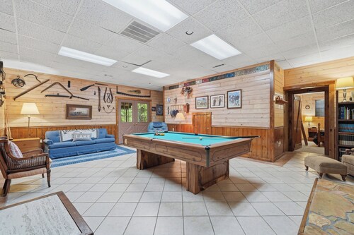 Hilltop Haven - Carters Lake - 3 Bedroom