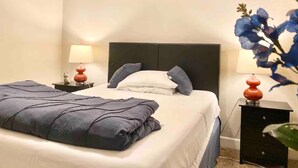 Room - Comfy/Spacious 5BR Home Near DIA / Fits Groups / with Patio (Denver)