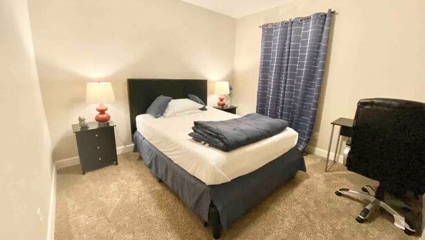 Room - Comfy/Spacious 5BR Home Near DIA / Fits Groups / with Patio (Denver)