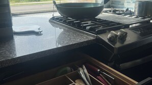 Private kitchen - Comfy/Spacious 5BR Home Near DIA / Fits Groups / with Patio (Denver)