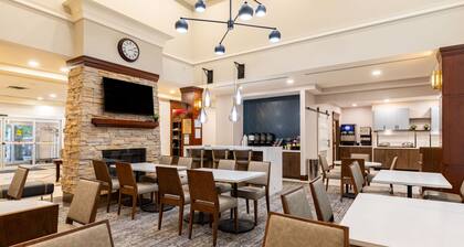Accessible 2BR Suite | Roll Shower & Hot Breakfast