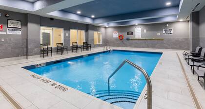 King Studio w/ Jetted Tub | Pool + Hot Breakfast