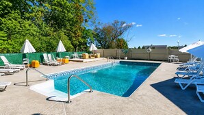 Pool - First floor stay with shared pool near Yale (New Haven)