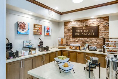 Accessible 2BR Suite | Hot Breakfast + Pool Access