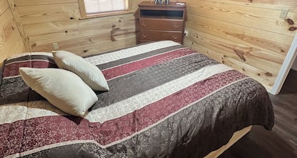 The Cozy Doe on Route 66 - 2 Bedroom - Near Fort Leonard Wood& River Access
