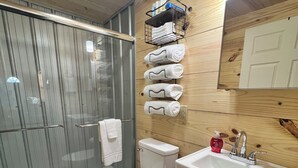 Dusche, Handtücher, Seife, Toilettenpapier