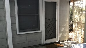 Exterior detail - Adorable studio in Hawthorne perfect for your next getaway. (Hawthorne)