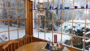 Dining - Berkshires 4br/2ba. Avail Fall, Winter, & Spring. (Hallandale Beach)