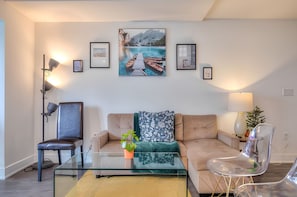 Unclassified image, 4 of 6, button - StayToronto - The Britt Suites (Toronto)
