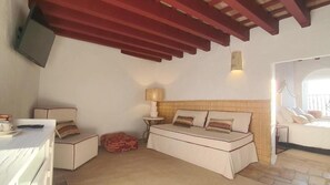 A bedroom with a bed, bedside tables, a lamp, a TV, and a window. - Canalejas 3 Vejer (Vejer de la Frontera)