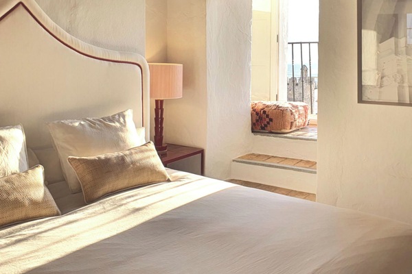 Deluxe Suite, Balcony, City View | WiFi (free)