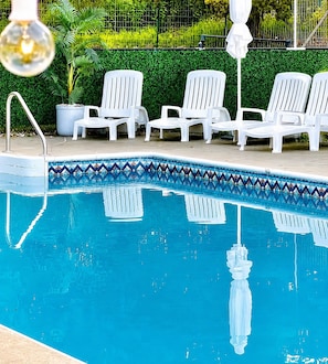 Pool - Upstairs stay with shared pool near Yale (New Haven)