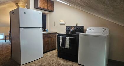 The Lincoln Loft at Washington Park- Charming Springfield Retreat