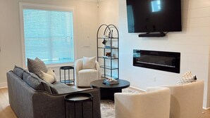 Living area - The Townhouse on Encore (Cookeville)