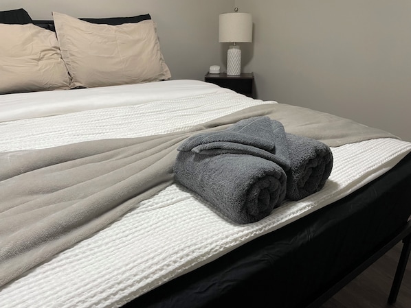 Room - Vols Fan Cave UT-Themed 2BR Close to Campus (Knoxville)