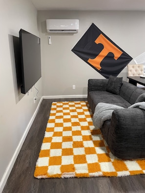 Living area - Vols Fan Cave UT-Themed 2BR Close to Campus (Knoxville)