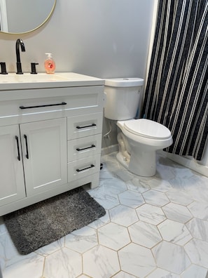 Bathroom - Vols Fan Cave UT-Themed 2BR Close to Campus (Knoxville)