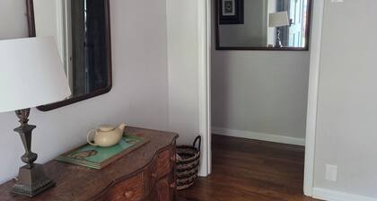 Cozy 2-bedroom historic home in Oak Ridge minutes from beautiful mountains
