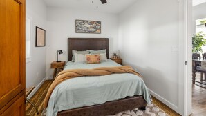Iron/ironing board, free WiFi, bed sheets - The Aubrey House!  One Block from Downtown Prescott (Prescott)
