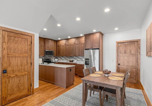 Luxury 4-bedroom house with best view on Lake Martin!