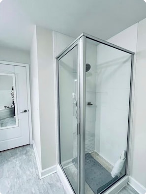 Bathroom - Peaceful 1 Bedroom Condo in downtown Pigeon Forge 12 minutes to Dollywood. (Pigeon Forge)