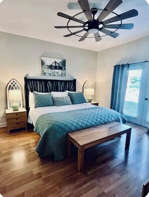Room - Peaceful 1 Bedroom Condo in downtown Pigeon Forge 12 minutes to Dollywood. (Pigeon Forge)