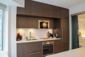 Private kitchen - Sophisticated Yorkville Suite (Toronto)
