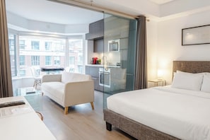 Room - Sophisticated Yorkville Suite (Toronto)