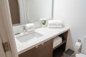 Bathroom - Sophisticated Yorkville Suite (Toronto)