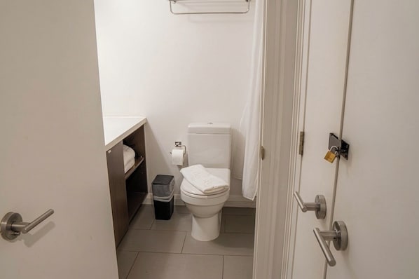 Bathroom - Sophisticated Yorkville Suite (Toronto)