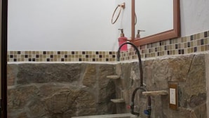 Camera doppia, balcone | Bagno | Doccia, asciugamani