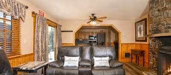 Cozy, Family Cabin-Style Home, Walk to River & Downtown, Dog Friendly