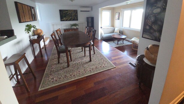 Living area - Private 3BR Spacious House + Jacuzzi & Parking (Halifax)