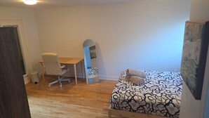Room - Private 3BR Spacious House + Jacuzzi & Parking (Halifax)