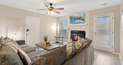 Cozy Central Retreat: 3BR/2BA 6