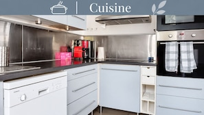 Private kitchen - Vrbo Property (Poissy)