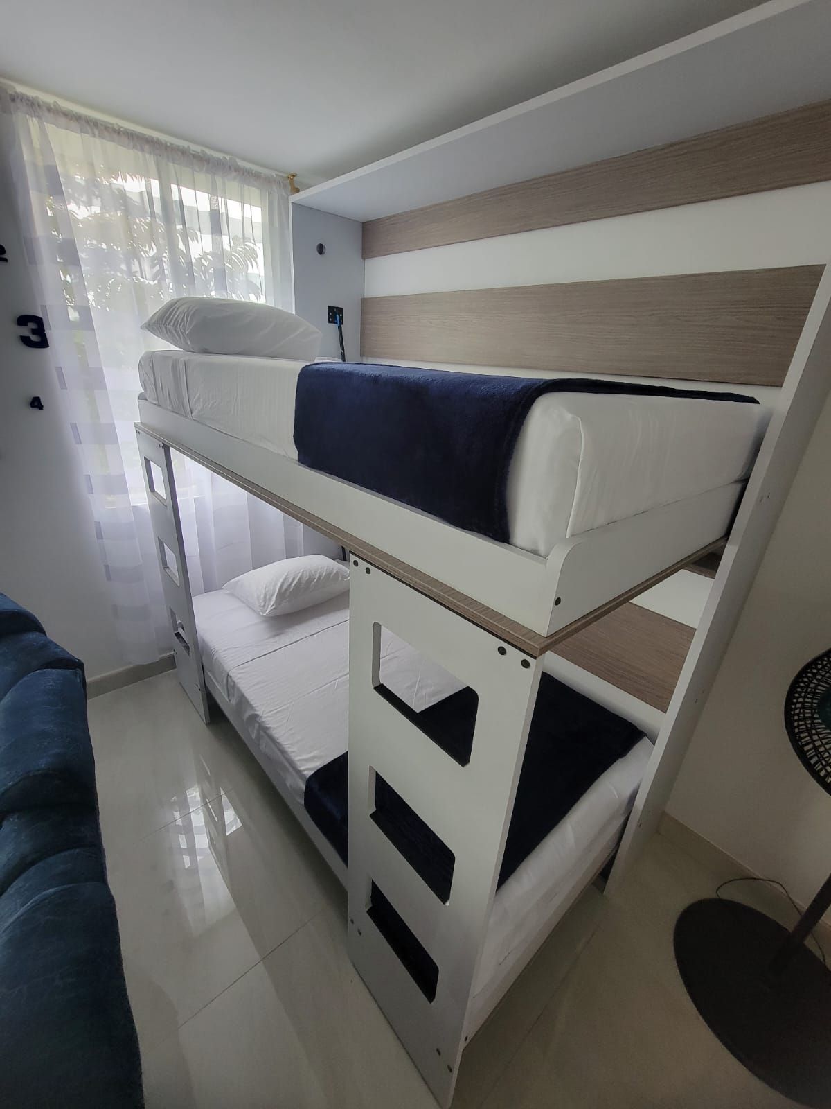 Bureau, Wi-Fi gratuit, draps fournis