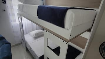 Bureau, Wi-Fi gratuit, draps fournis