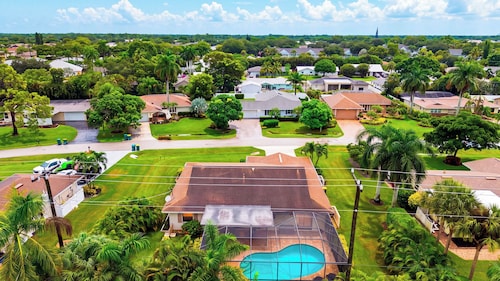 Coralvine by Avantstay Screened Heated Pool + Lanai & Grill Near Beach + Mercato
