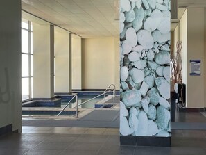 A lobby with a stone wall, a staircase, and a tiled floor. - Great view, cozy, and excellent location - Reñaca Norte (Concón)
